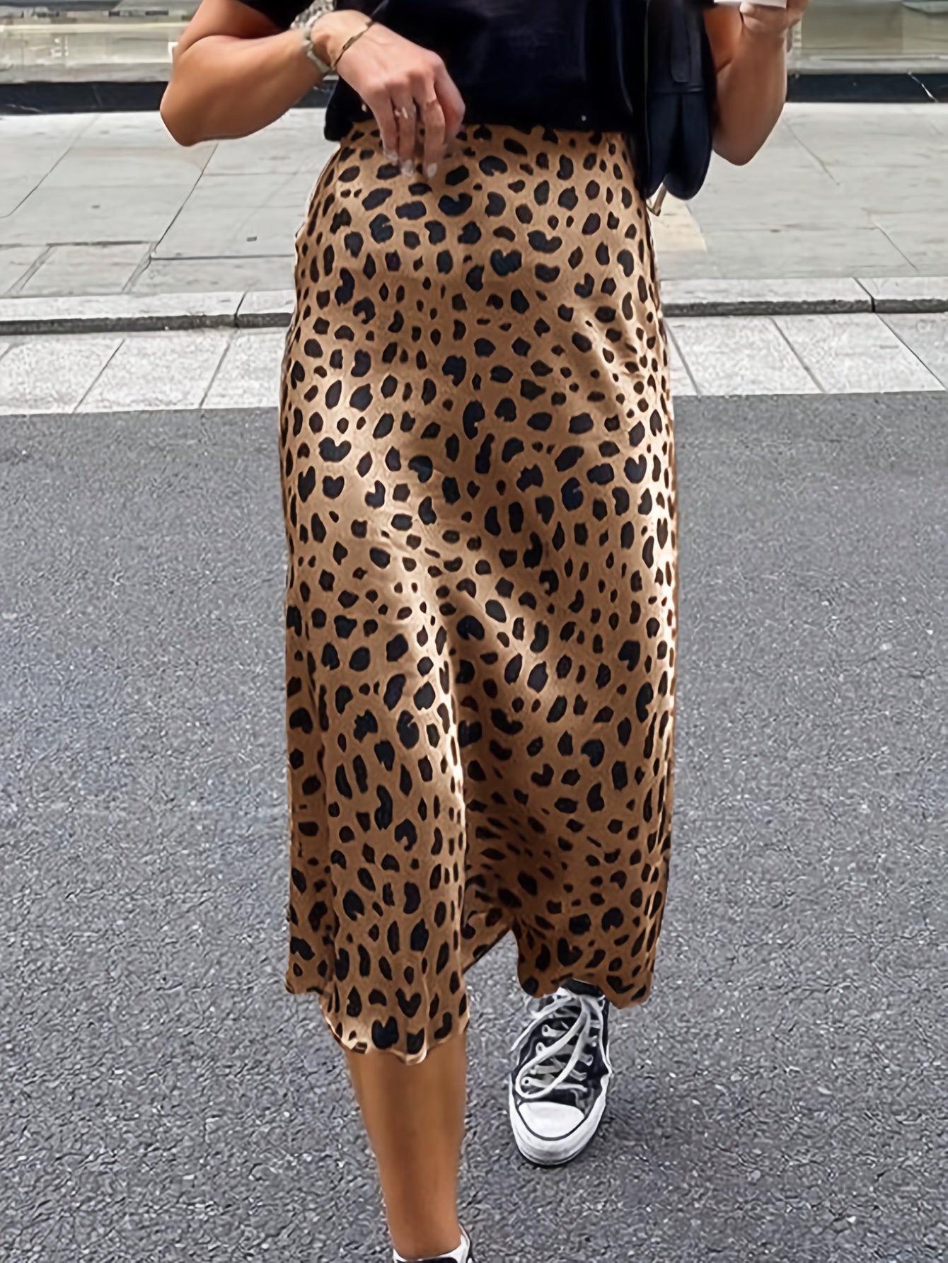 LEO – Chic Leopard-Print Satin Maxi-Rock