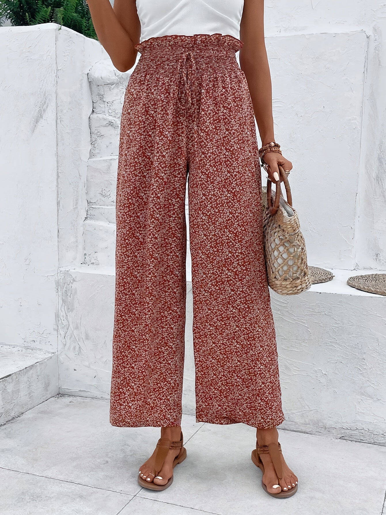 FLORA – Weite Blumenhose mit Rüschen-Detail