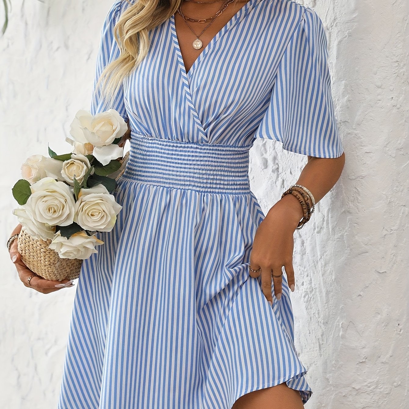 STRP – Minikleid mit Streifen & V-Ausschnitt