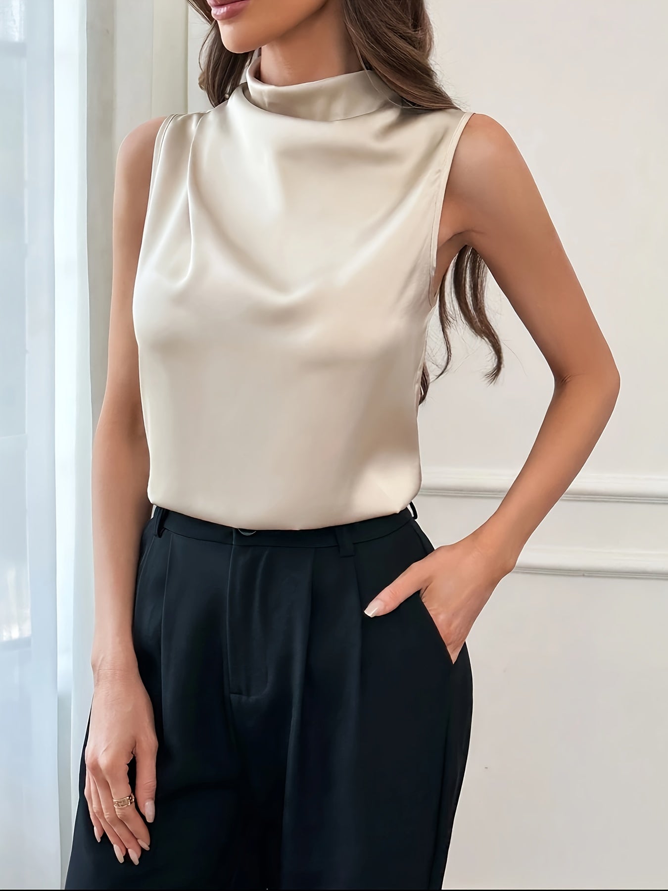 COWL – Elegantes Tanktop mit Wasserfallausschnitt