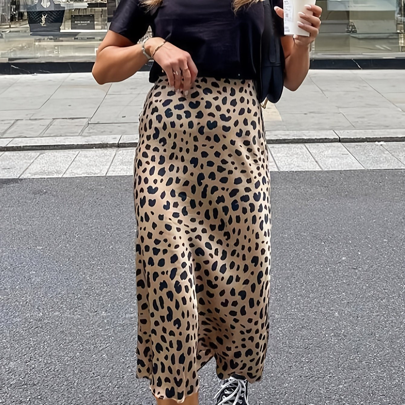LEO – Chic Leopard-Print Satin Maxi-Rock
