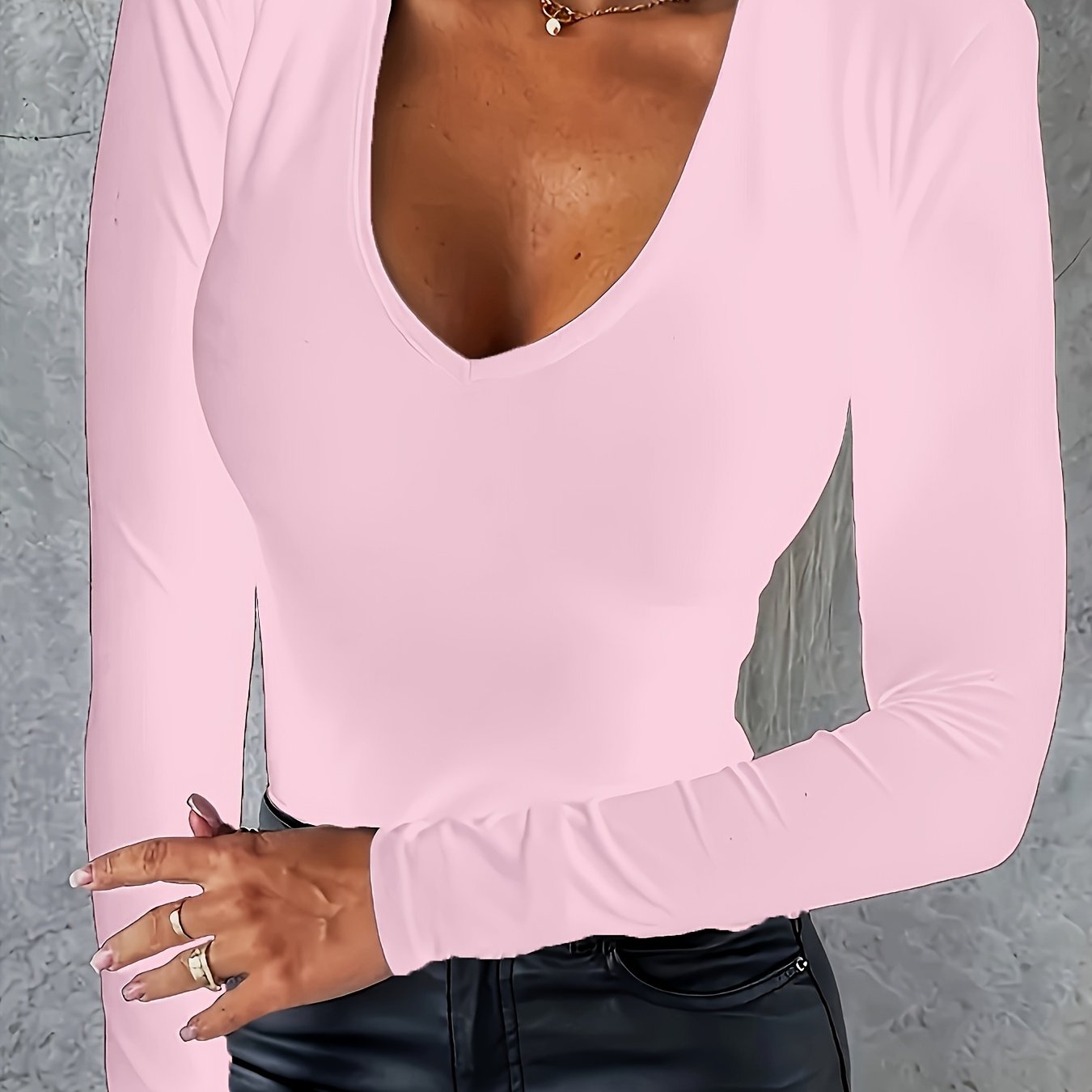 ELVA – Schlichtes Langarmshirt mit V-Ausschnitt
