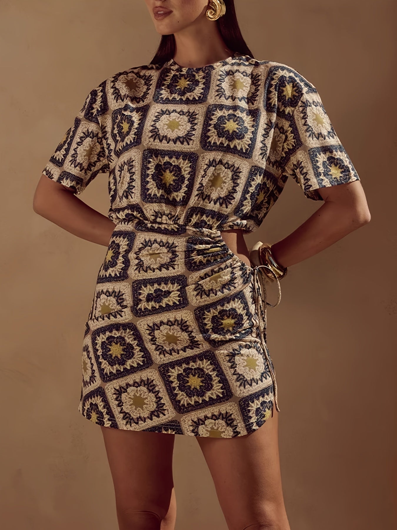 FLOR – Minikleid mit Blumenprint & Drawstring