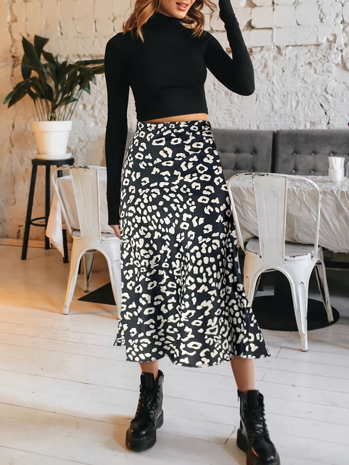 LEO – Chic Leopard-Print Satin Maxi-Rock