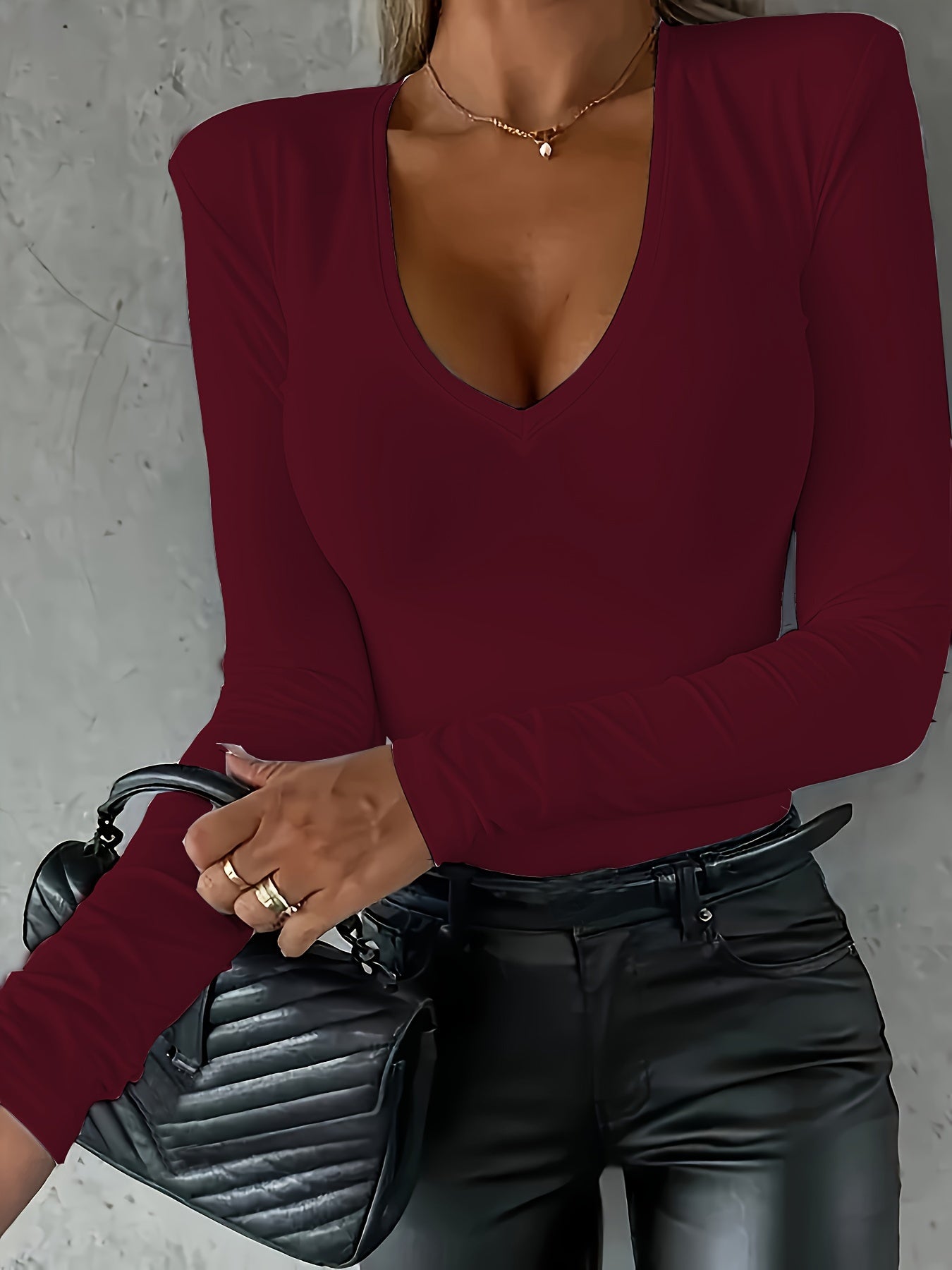 ELVA – Schlichtes Langarmshirt mit V-Ausschnitt