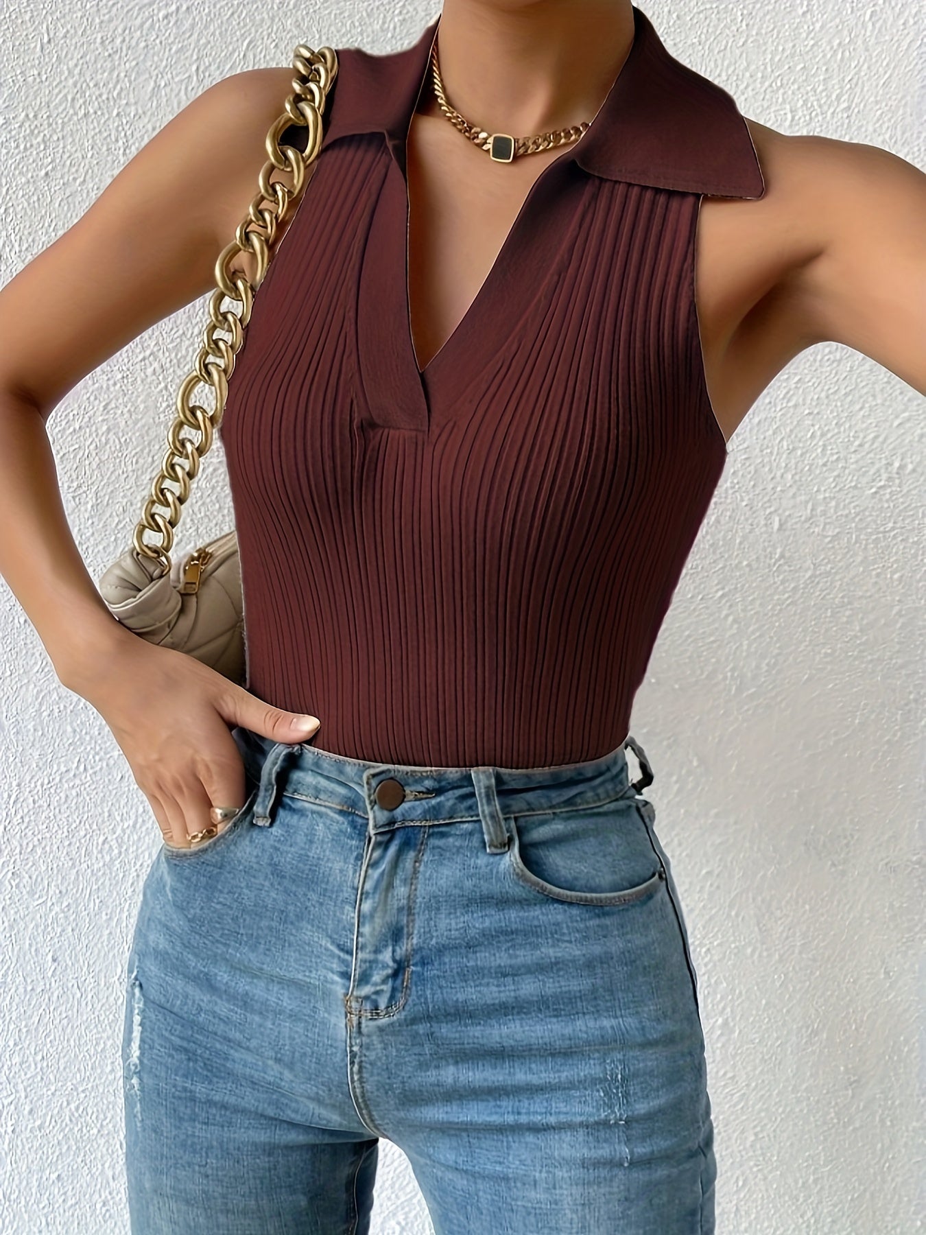 CULA – Ärmelloses Top mit Kragen im Slim Fit
