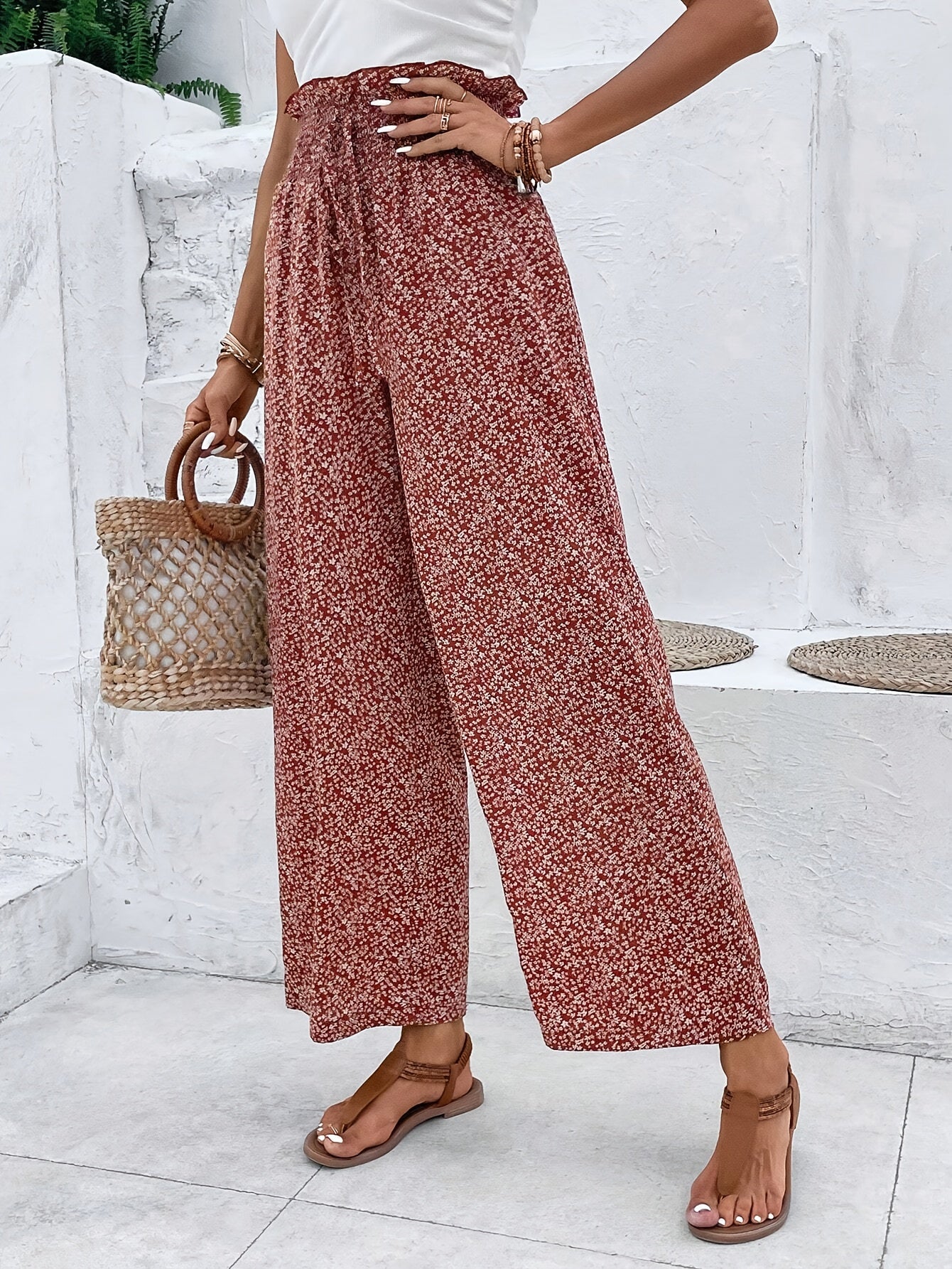 FLORA – Weite Blumenhose mit Rüschen-Detail