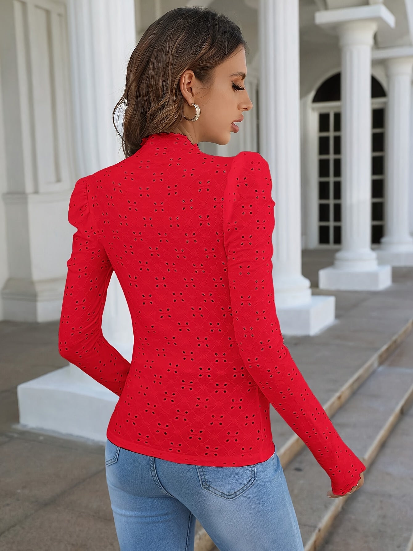 FREN – Französisches Blusenshirt mit Stickdetails