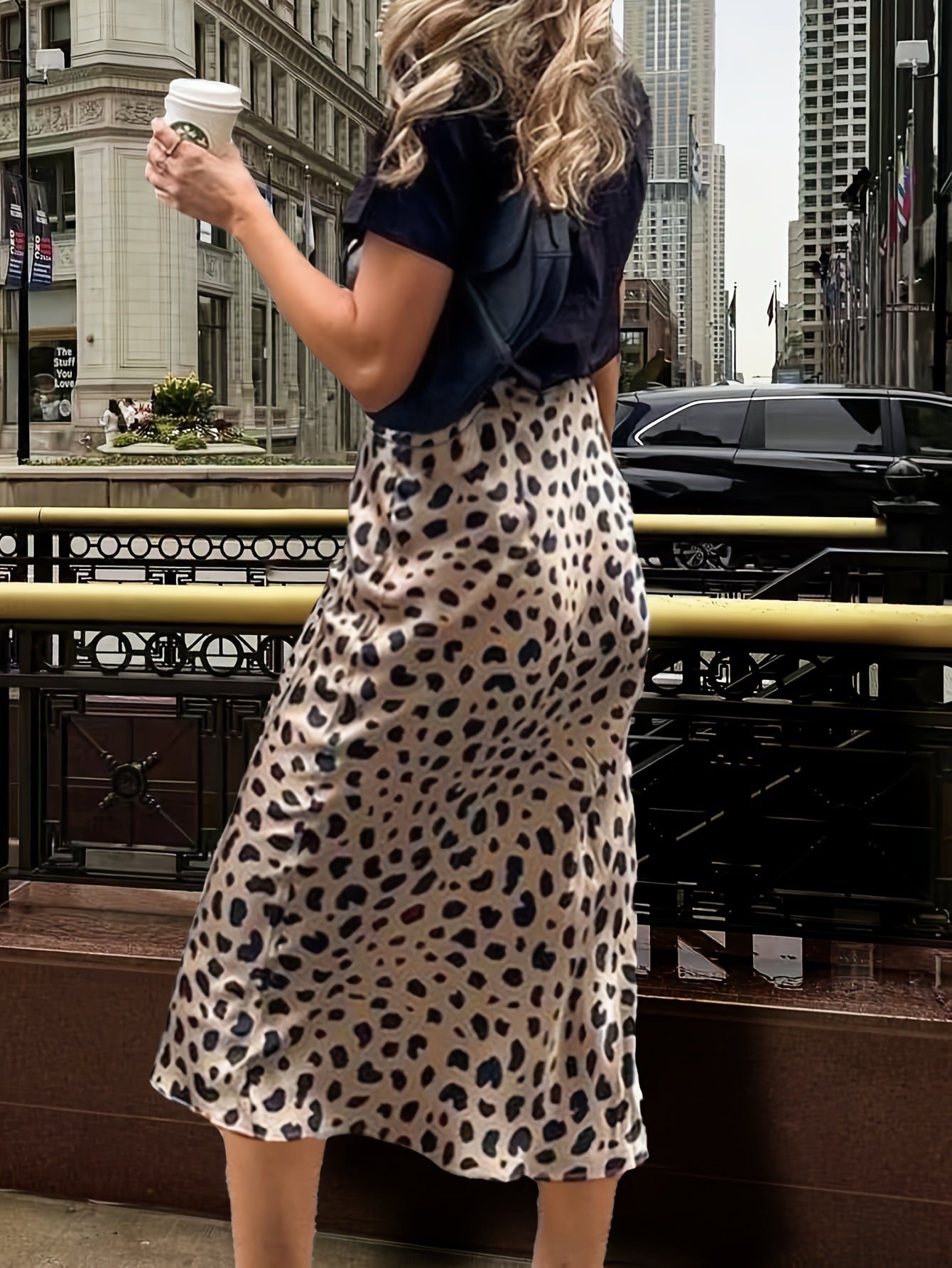 LEO – Chic Leopard-Print Satin Maxi-Rock