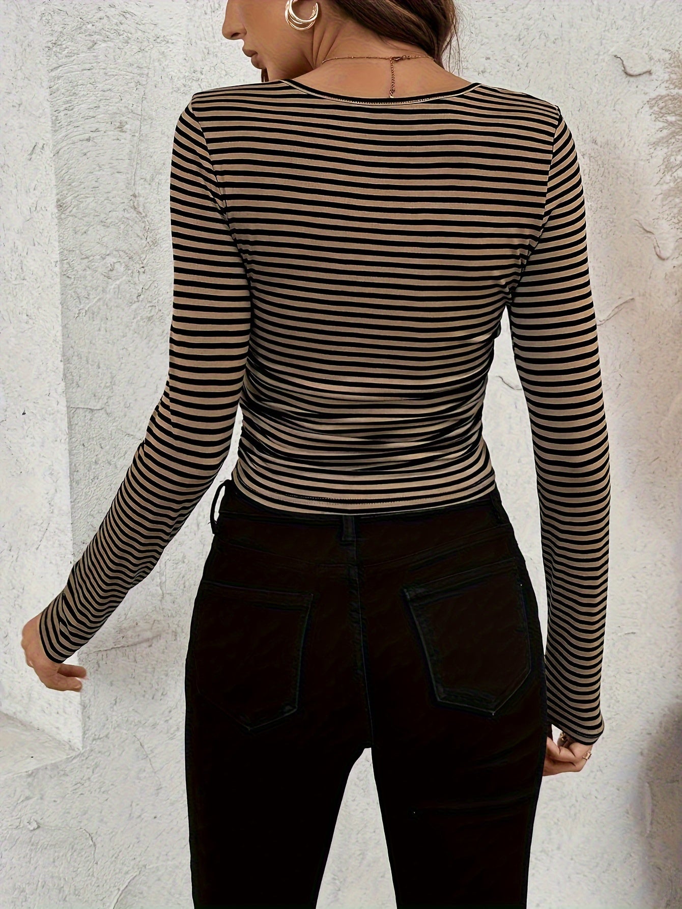 SQRE – Figurbetontes Langarmshirt