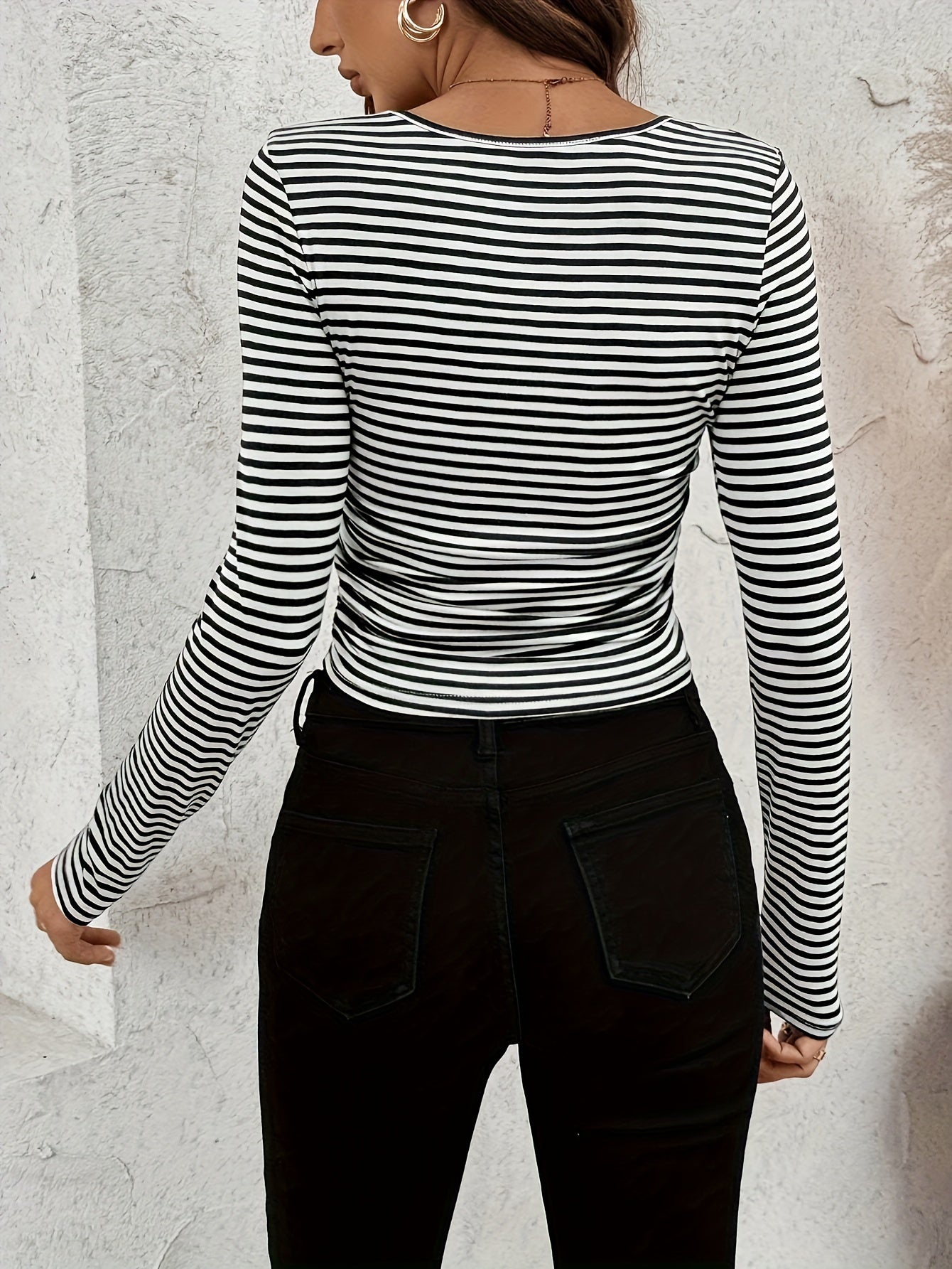 SQRE – Figurbetontes Langarmshirt
