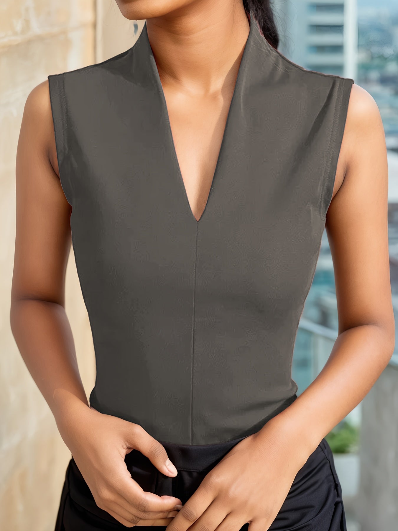 VENA – Elegantes Sommer-Top mit V-Ausschnitt