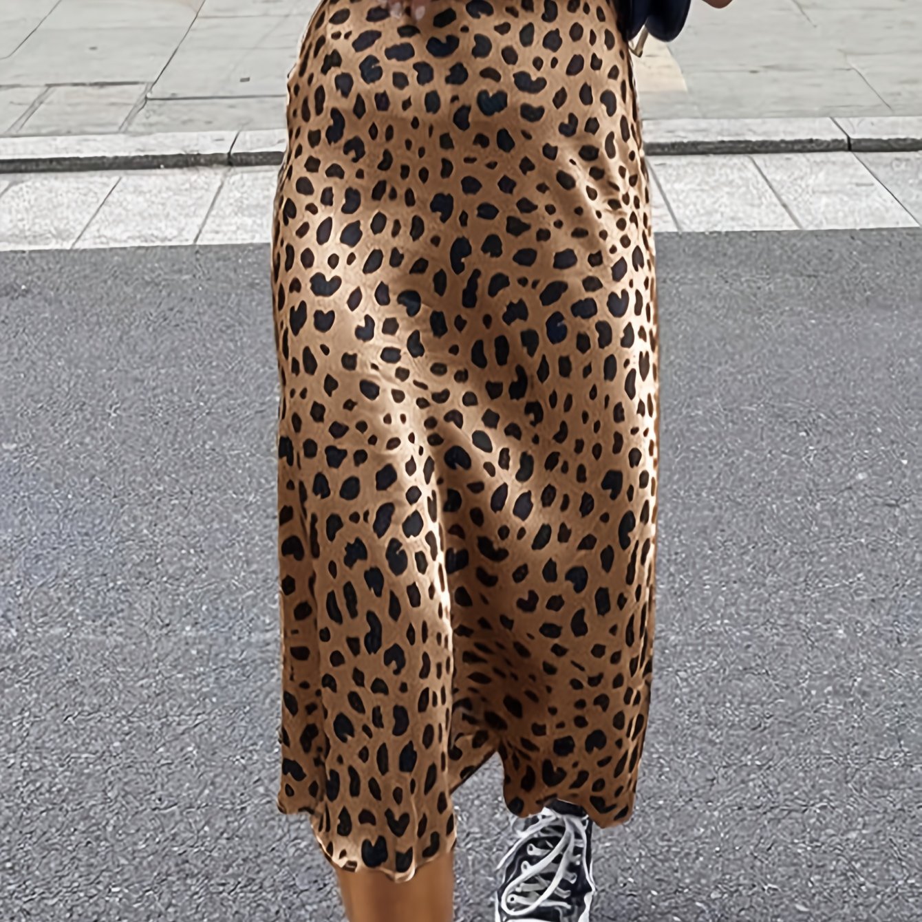 LEO – Chic Leopard-Print Satin Maxi-Rock