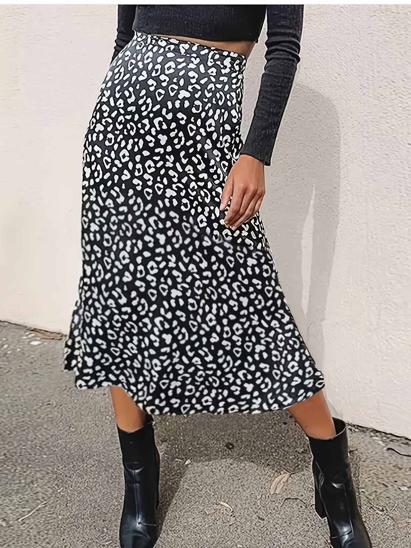 LEO – Chic Leopard-Print Satin Maxi-Rock