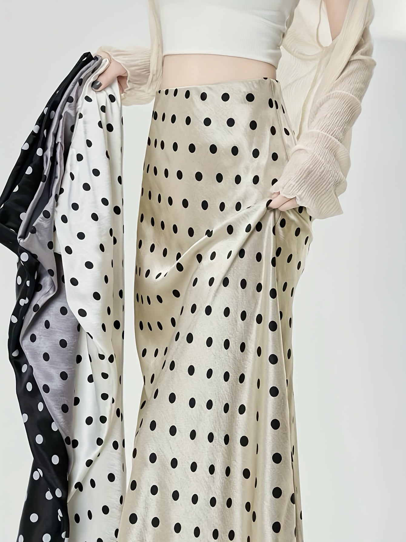 LEO – Chic Leopard-Print Satin Maxi-Rock