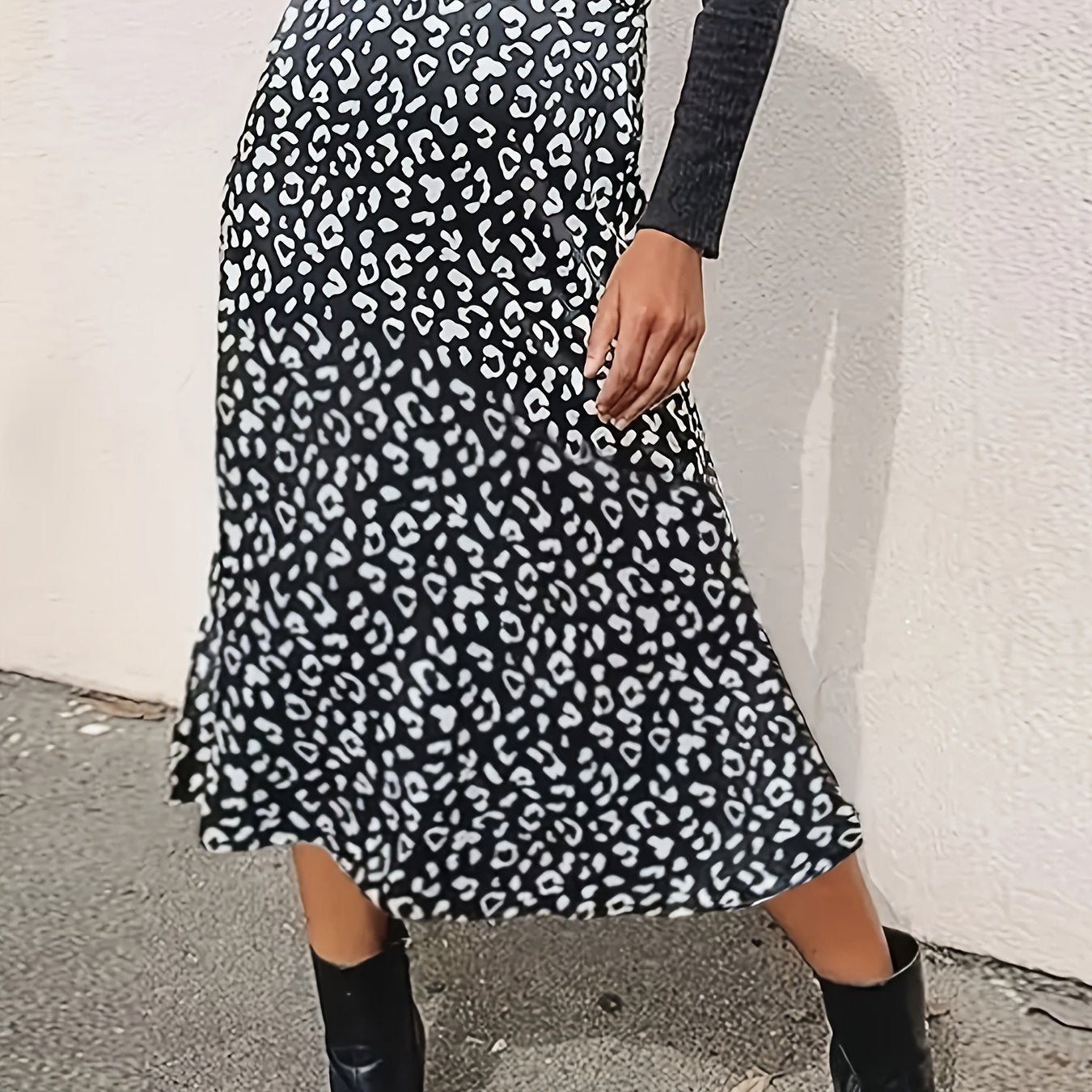 LEO – Chic Leopard-Print Satin Maxi-Rock