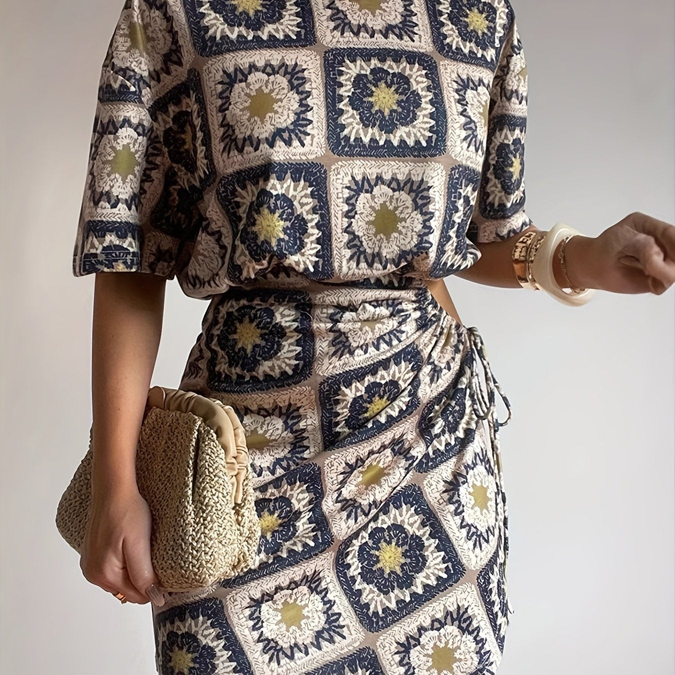 FLOR – Minikleid mit Blumenprint & Drawstring