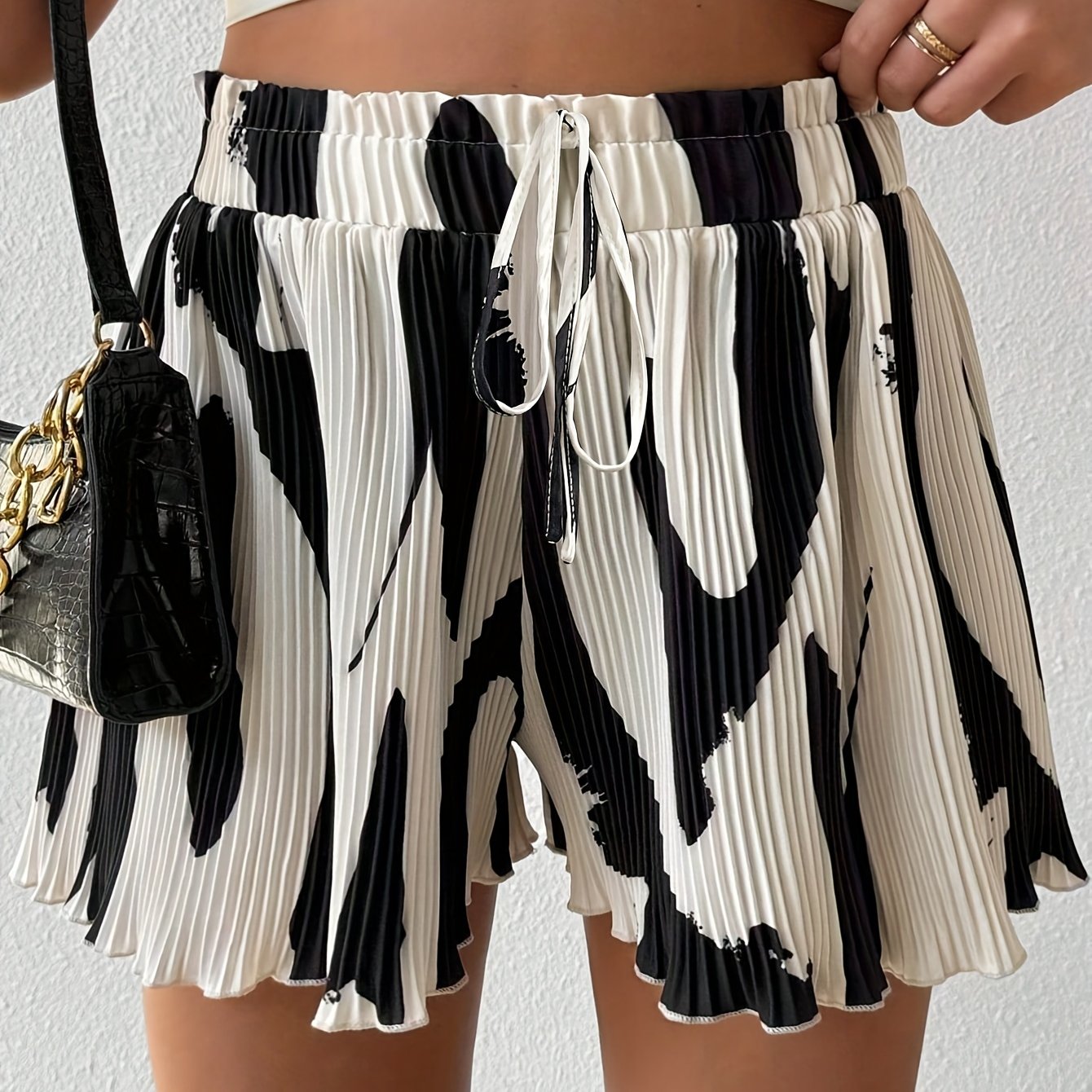 CHIC – Damen High-Waist Shorts