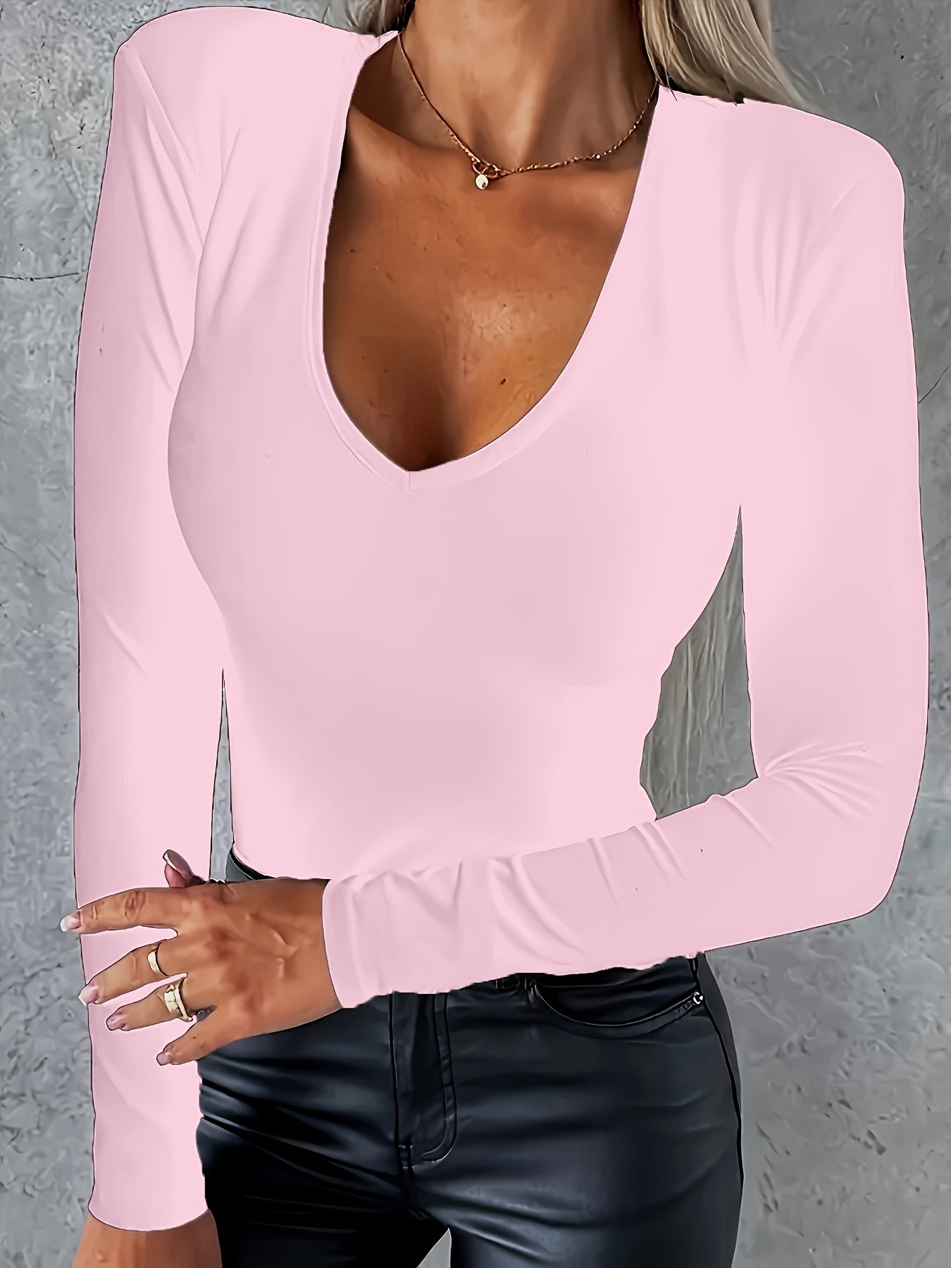 ELVA – Schlichtes Langarmshirt mit V-Ausschnitt