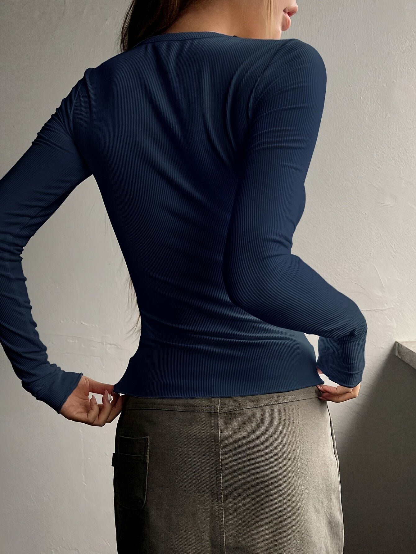 HENY – Langarm Henley-Shirt mit Stretch-Rippstruktur