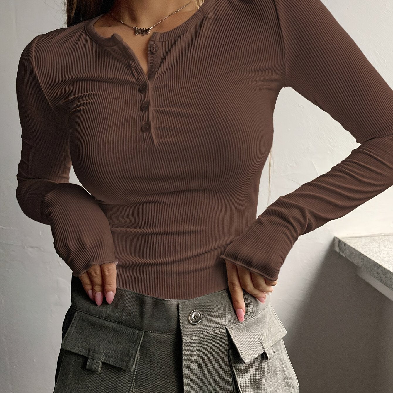 HENY – Langarm Henley-Shirt mit Stretch-Rippstruktur