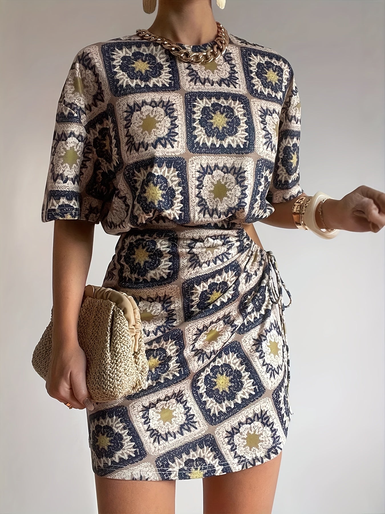 FLOR – Minikleid mit Blumenprint & Drawstring